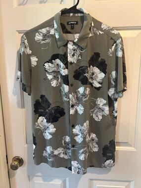 Express Olive Green Short-Sleeve Floral Button-Up Shirt